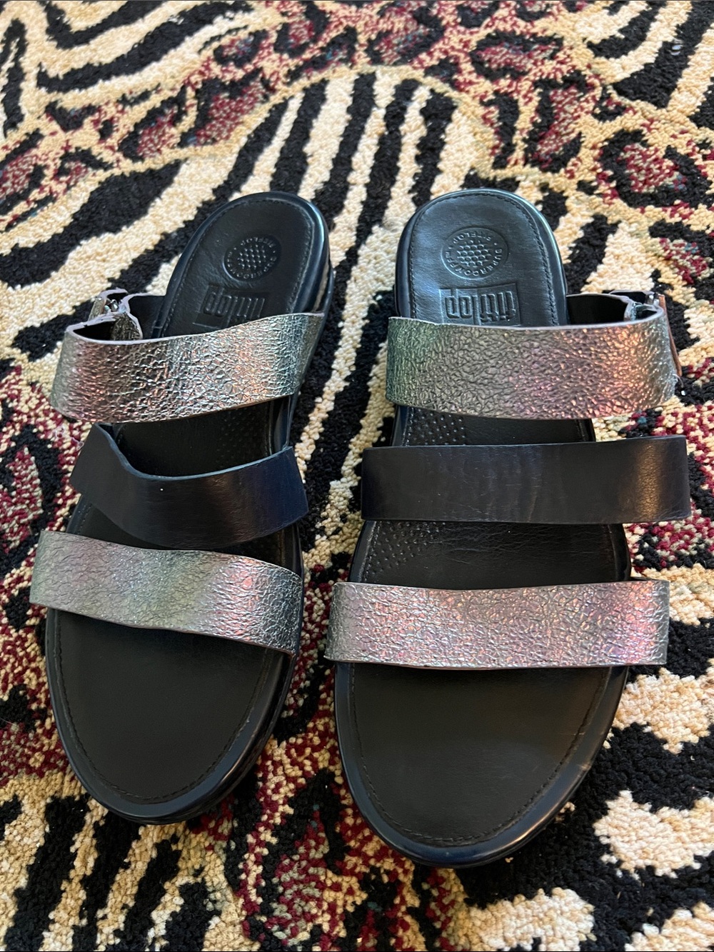 Fitflop Women's Iridescent Black Strap Sandals